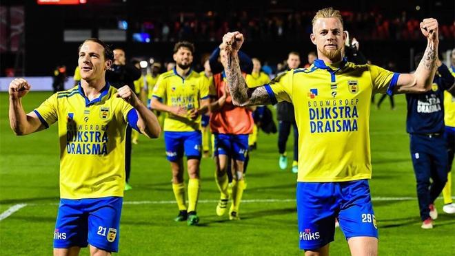 面临双重重 面临双重重